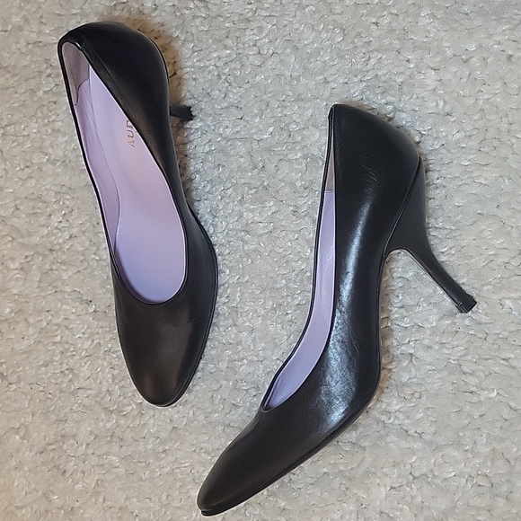 Audley London Shoes - NWOT AUDLEY BUTTER LEATHER pumps Size 37